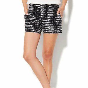 NY&CO Cuffed Shorts 7th Avenue Black Windowpane